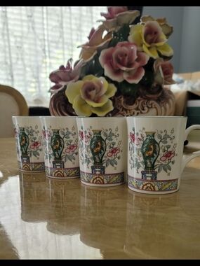 Kingsbury Staffordshire Vase Floral  Fine Bone China Coffee/Tea Mug England